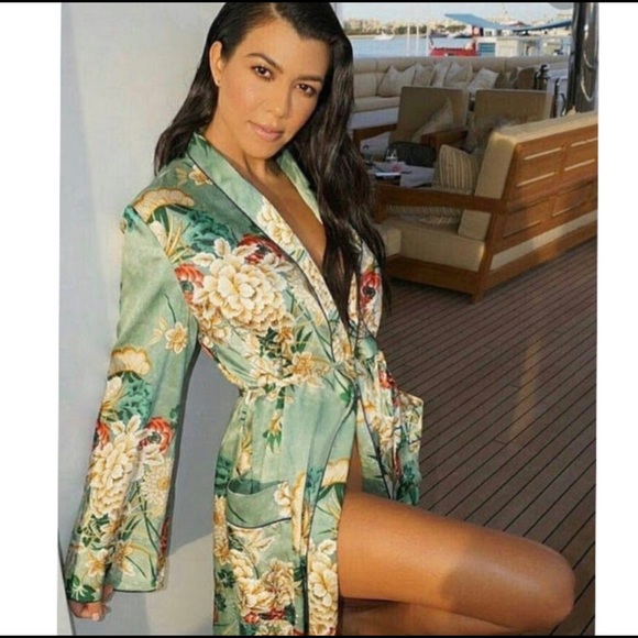 BLOGGERS FAV ZARA FLORAL BELTED GREEN KIMONO - Picture 6 of 9